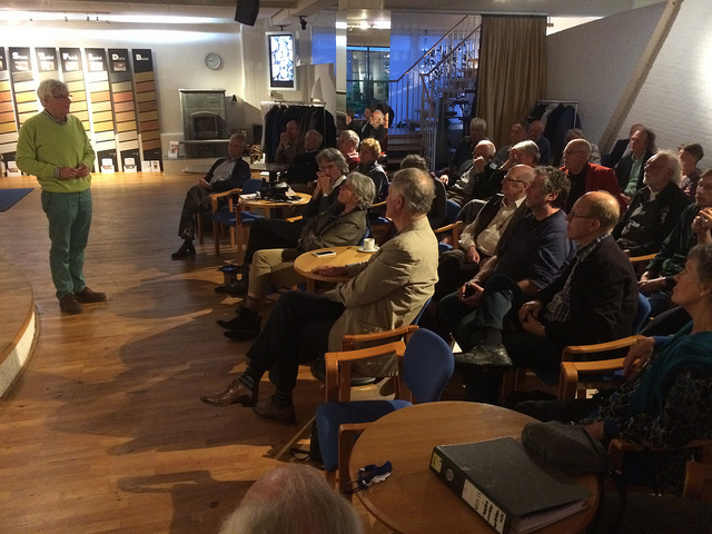Viba-Café 1 mei 2014: Frans van de Werf tijdens zijn inslirerende lezing voor een volle zaal.